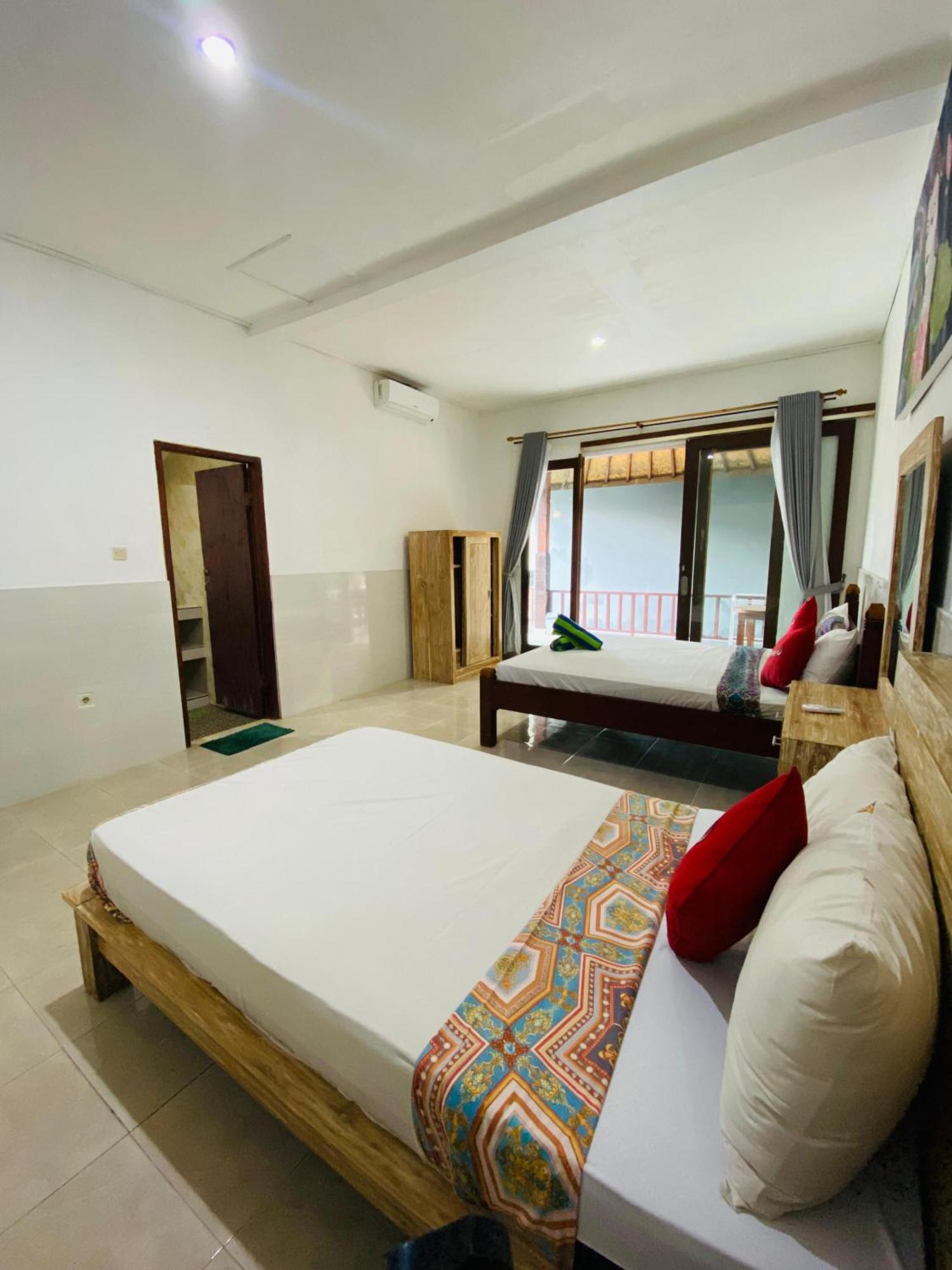 Coconut Beach Bungalows & Warung 2 Amed  Exterior photo