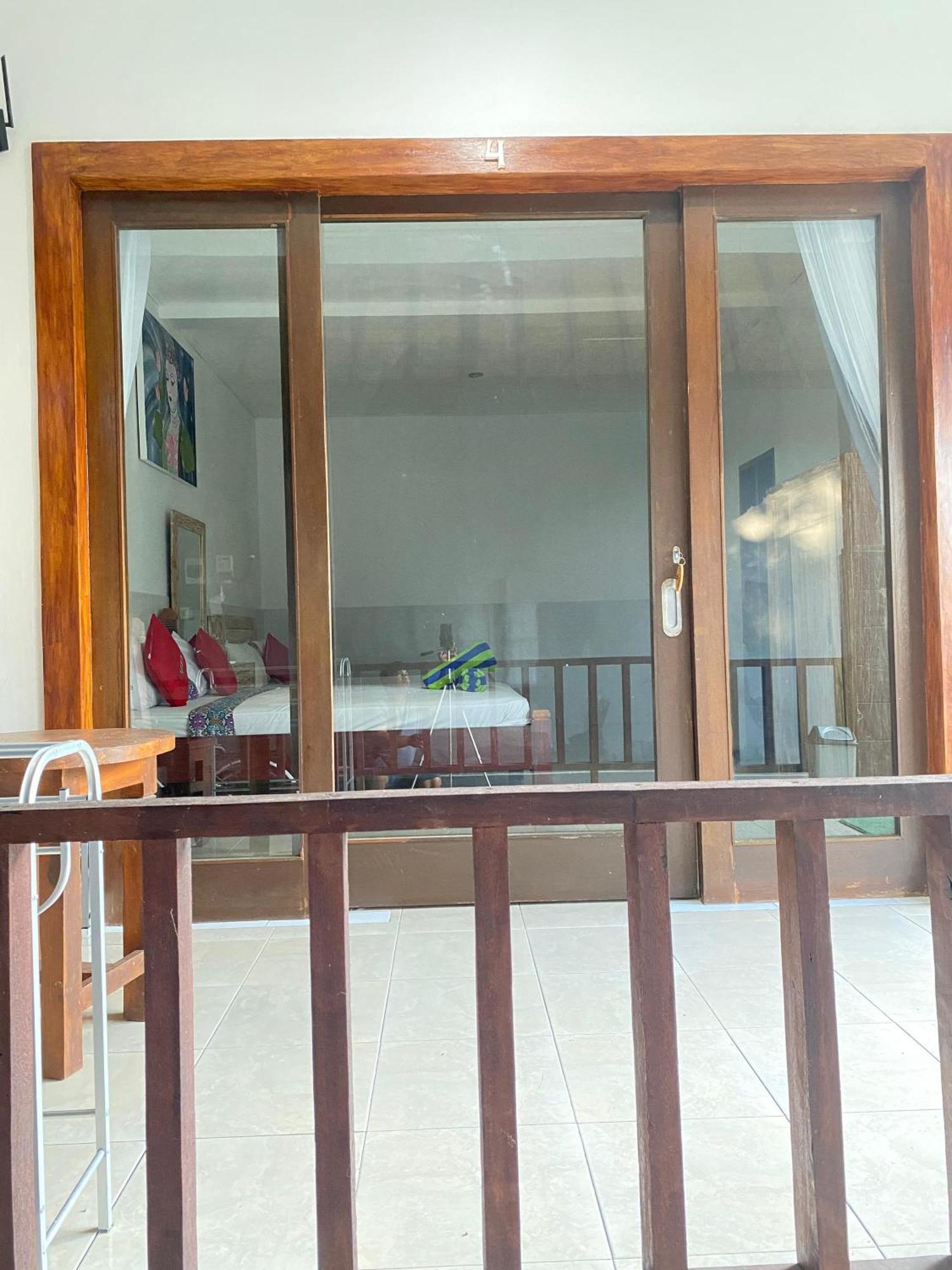 Coconut Beach Bungalows & Warung 2 Amed  Exterior photo